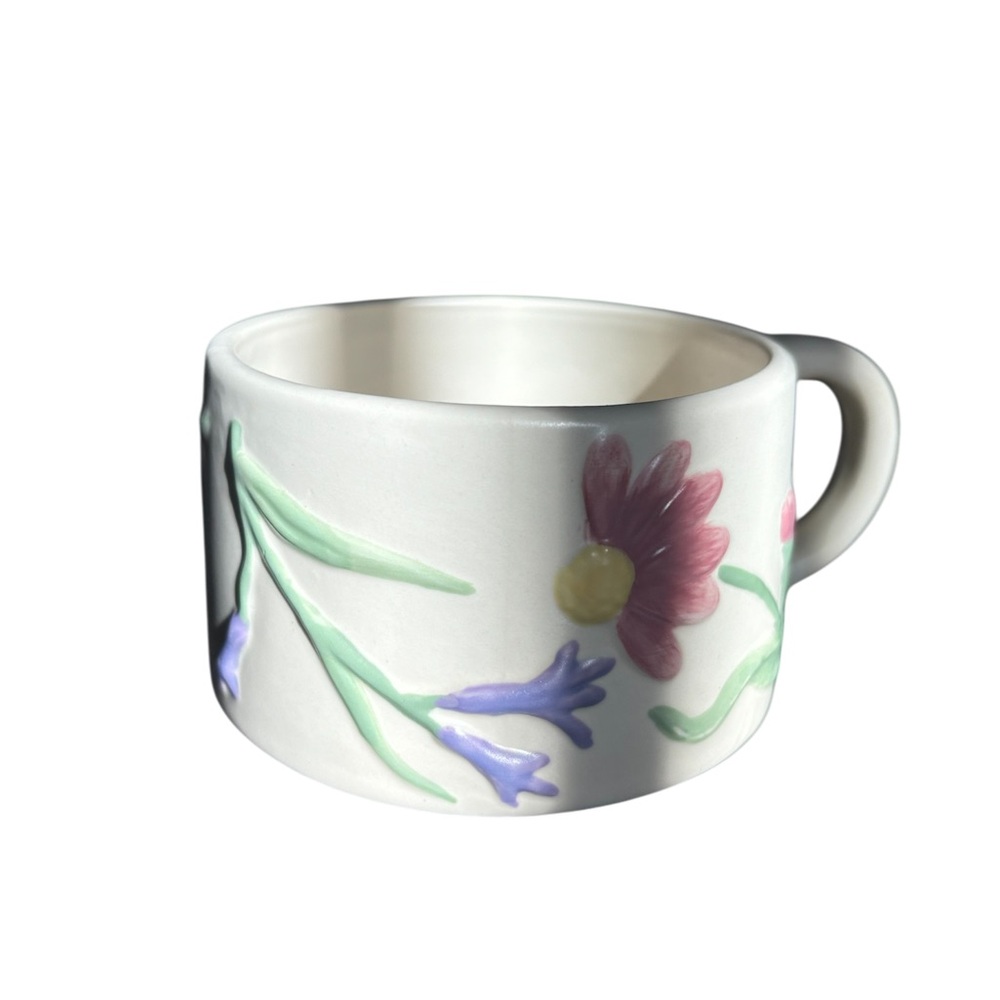 In the Garden by Genuine Sonoma 3D printed floral mug in perfect condition